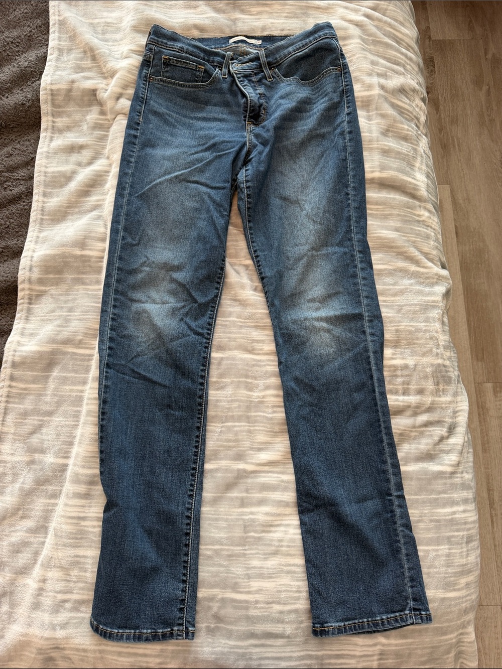 Levi's Straight Leg Jeans in Dark Blue Wash